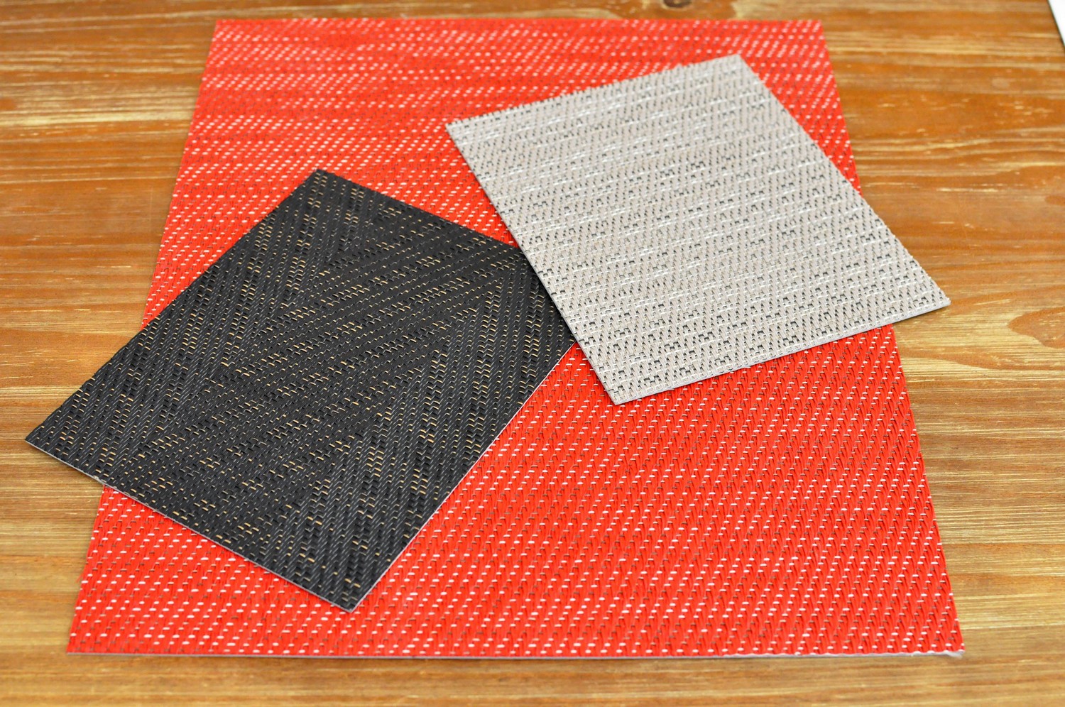 infinessance-deco-grenoble--sols-plastique-bolon-rouge-gris-noir infinessance-deco-grenoble--sols-plastique-bolon-rouge-gris-noir